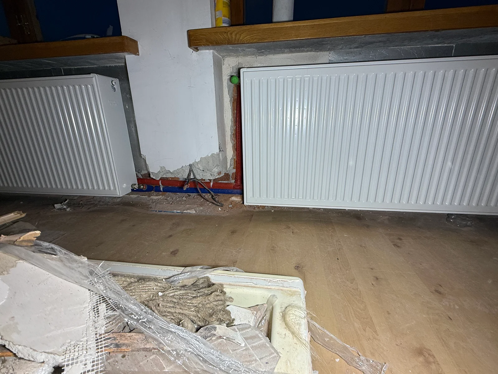Instalacja centralnego ogrzewania z grzejnikami i rozdzielaczem